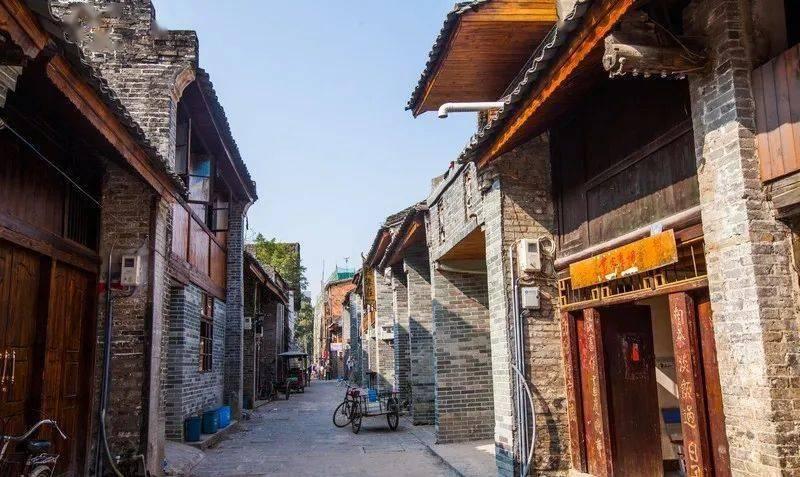 美国3名男子开车撞飞路人并实施搜身，他们为此疯狂的举动付出什么代价？